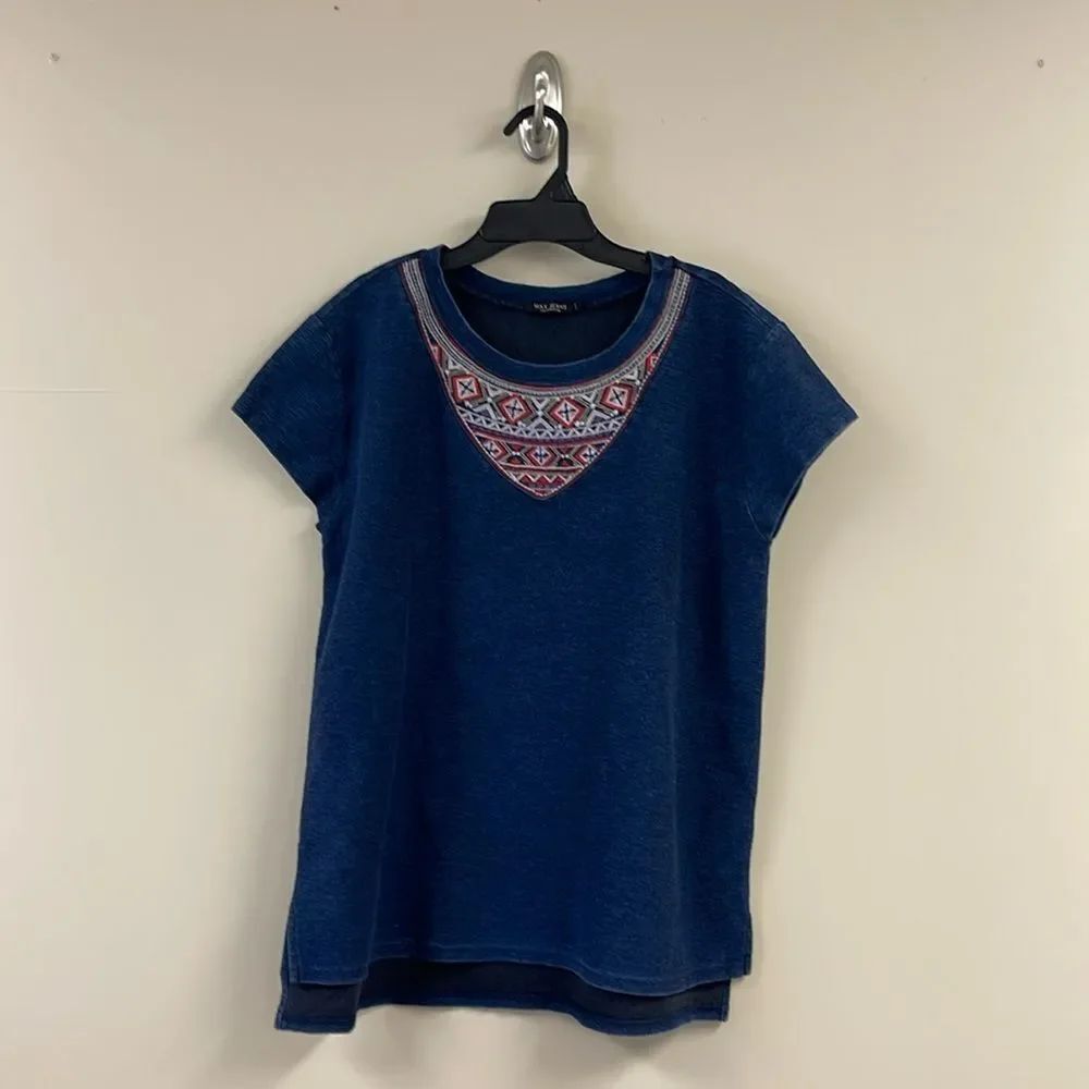 Max Jeans Denim Colored Embroidered Front T-Shirt Size Large Aztec Design